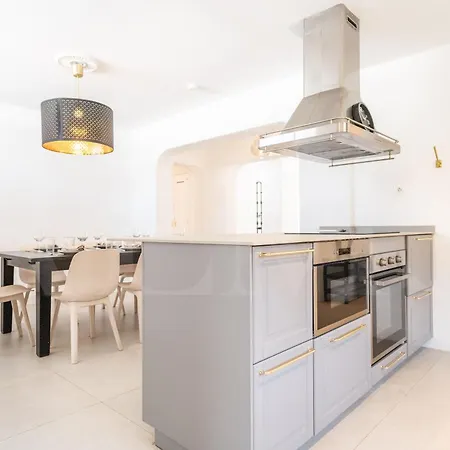 Villa Relaxing With Pool, Garden & Parking Rems