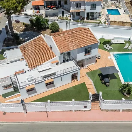 Relaxing With Pool, Garden & Parking Rems *