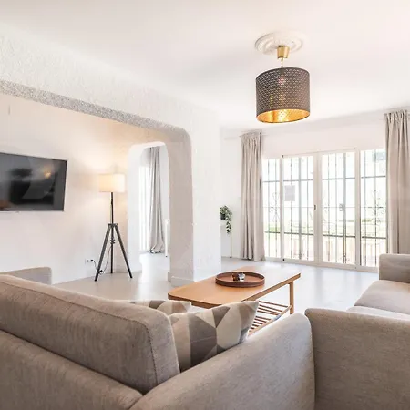 Villa Relaxing With Pool, Garden & Parking Rems *