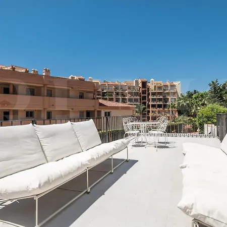 Relaxing With Pool, Garden & Parking Rems