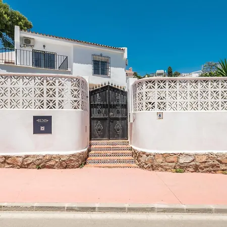 Relaxing With Pool, Garden & Parking Rems Villa Fuengirola